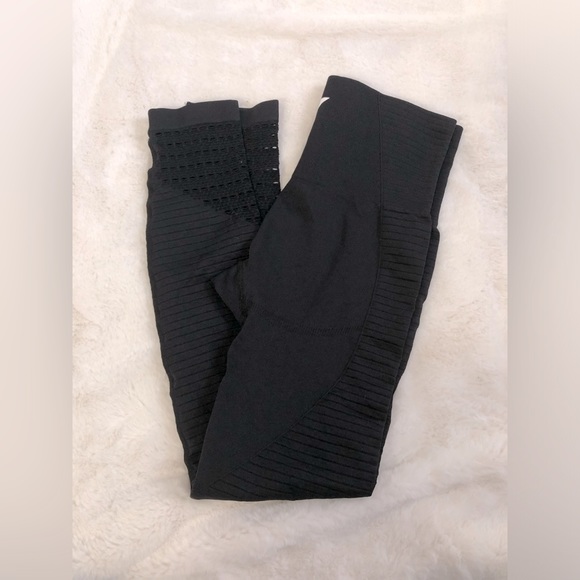 Gymshark Black Seamless Leggings with Stitching Design - Picture 14 of 15